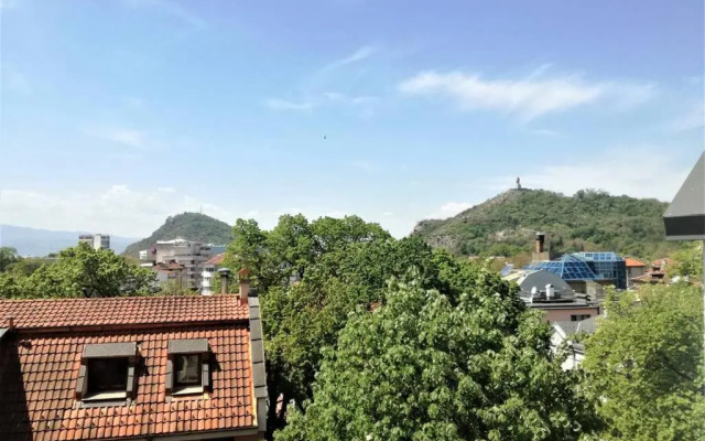 Cloud 6 -Top Center,360° view,Free private parking