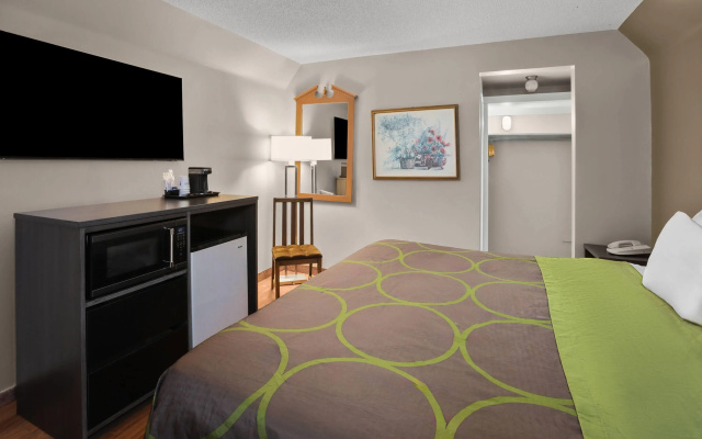 Super 8 by Wyndham Gananoque/Country Squire Resort