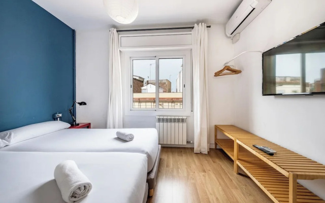 AinB Barcelona Sants Apartments