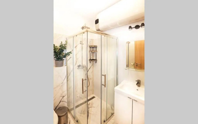 Beautiful studio right in the center