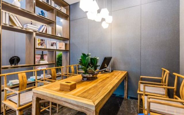 GYA Hotel (Haiyan Wuyue Plaza Guanhaiyuan Hotel)
