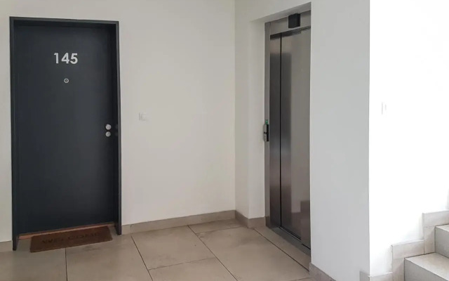 ONSITE Free Garage Parking, 10min Centre by Bus