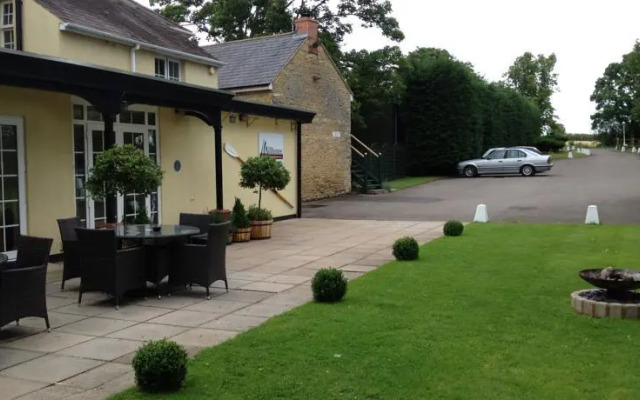 Millhouse Hotel And Riverside Restaurant