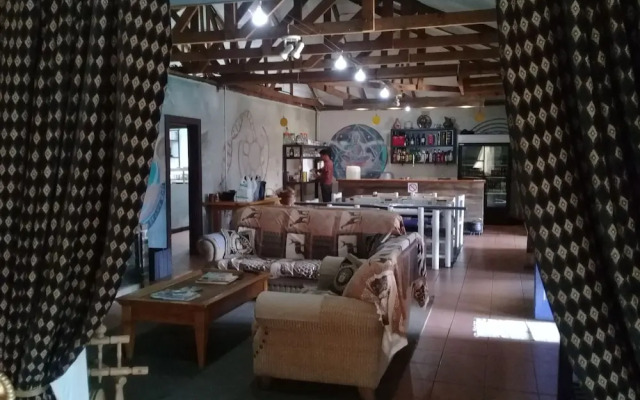 Stone Circle Lodge & Backpackers