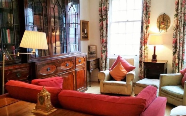 Vintage British 1 bed Flat in Marylebone