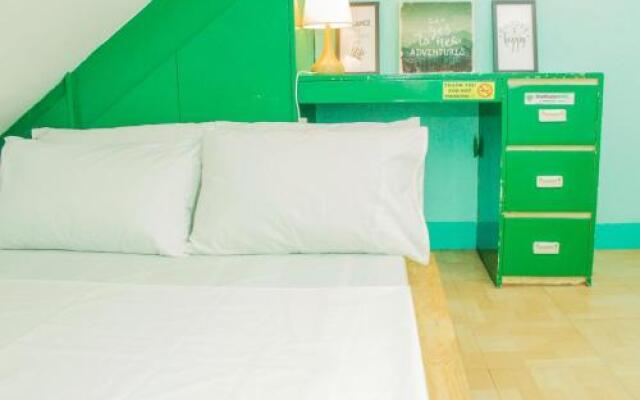 NoMadsMNL Backpackers Homestay