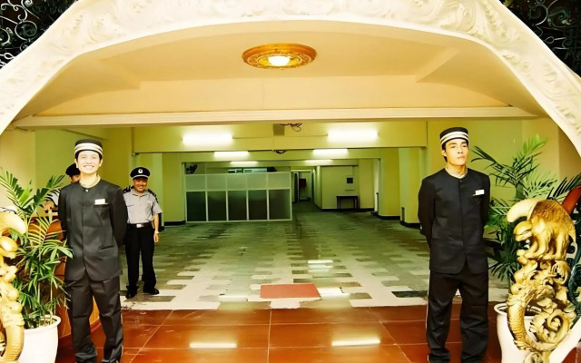 Classic Hoang Long Hotel