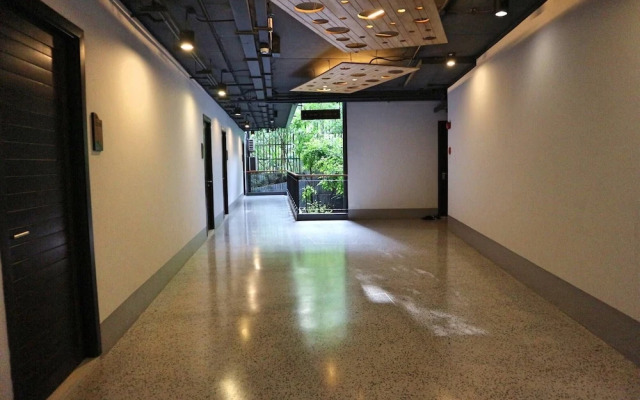 Pool Front Sexy Studio Fully Furnished Apartment