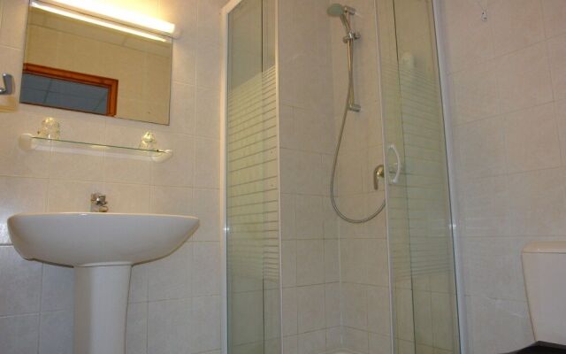 Brit Hotel Guinguet' - Lyon L'Arbresle