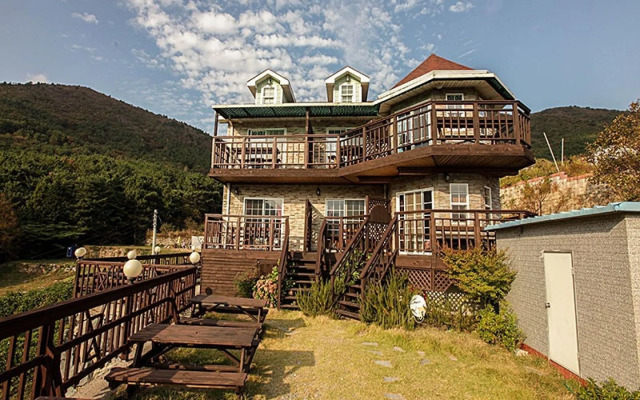 Geojedo Twin Castle Pension