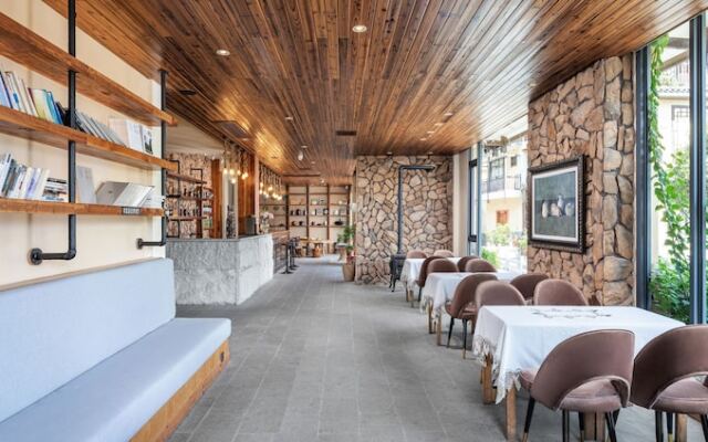 Guilin Village Creek Inn