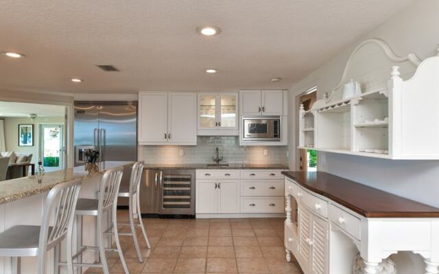 Siesta Key Paradise by Beachside Mgmt.