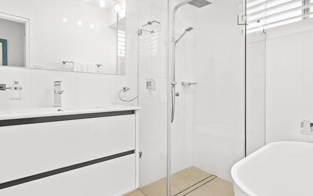 The Helm, Unit 1, 22 Voyager Close