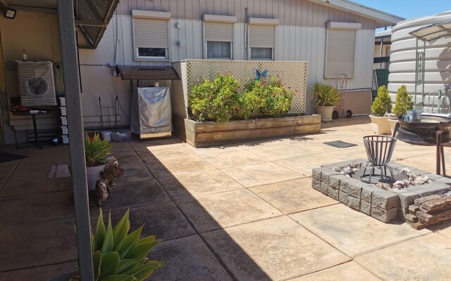 Chrissie's Dongara - Pet Friendly