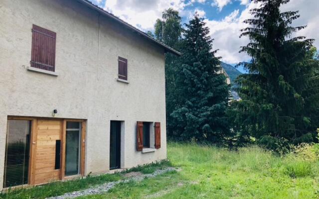 Modern house at the foot of the slopes