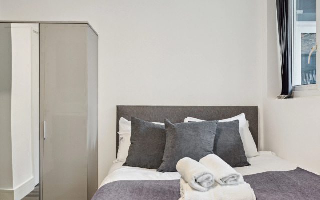 STH Sutherland Avenue Apartment