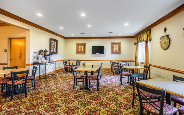 Comfort Suites
