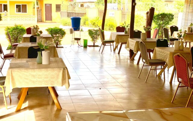 Sundowner Lodge