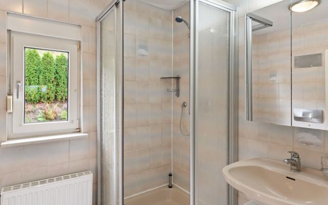 Large holidayhome near Winterberg with garden, terrace and garage