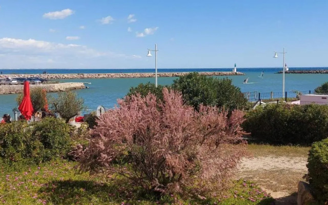 T3 Carnon, 1ère ligne 50m plage terrasse parking