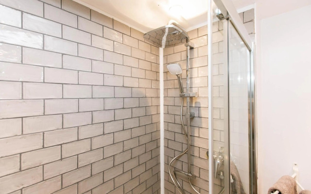 Spacious, Quiet and Central Apartment With Parking