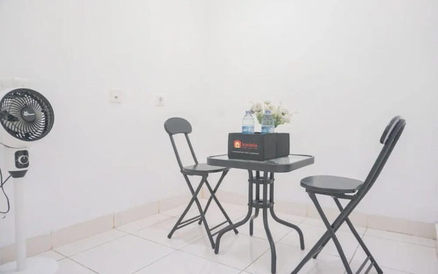 Cozy Living 1BR at Sentul Tower Apartment