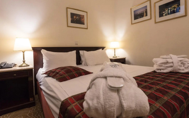 Zeus Essence Bucharest Venezia