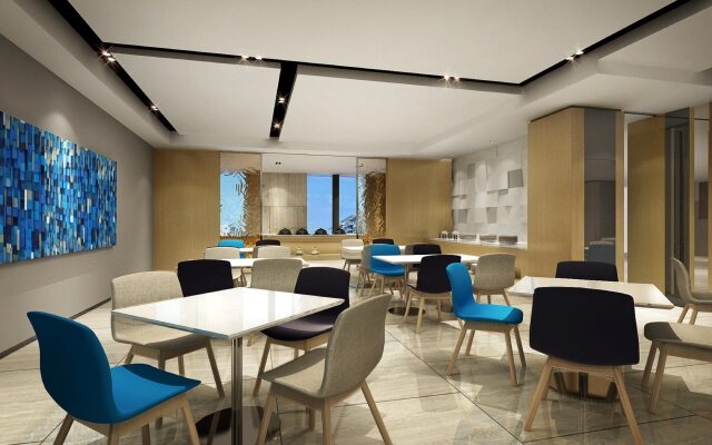 Holiday Inn Express Shanghai Songjiang Fangta by IHG