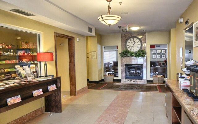 Country Inn & Suites by Radisson, Dearborn, MI