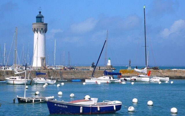 Serene Holiday Home in Pénestin with Garden