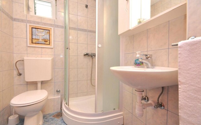 Awesome Home in Mimice With Wifi and 2 Bedrooms