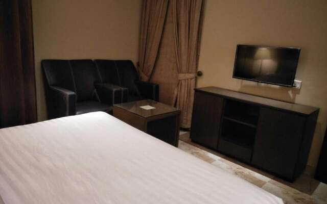 Grand Regent Hotel & Suites