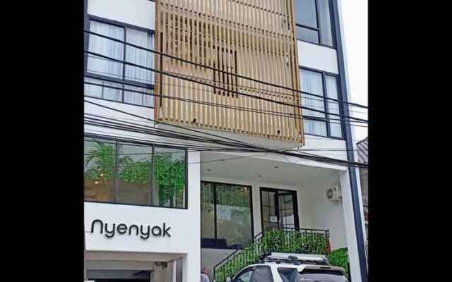 NYENYAK MRT Lebak Bulus Simatupang