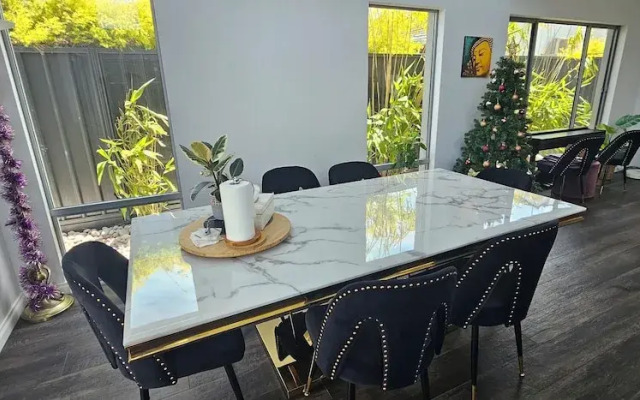 Architect 4BR w Pool River Walk