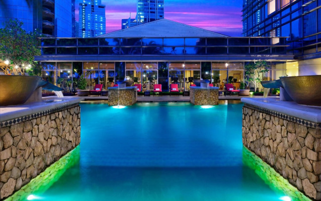 The Ritz-Carlton Jakarta, Mega Kuningan