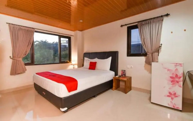 RedDoorz Near Lippo Plaza Sunset