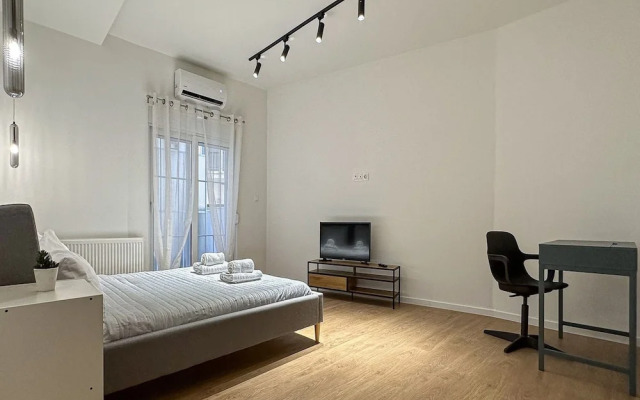 LIV - Modern Comfort Oasis in Pagrati
