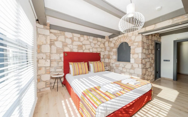 Excellent Hotel Room Near Hadrian s Gate