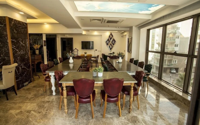 Lion Park Suits & Residence