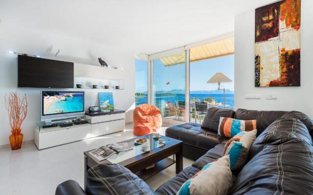 Vistafar - Private Pool & Only 50m to the Sea