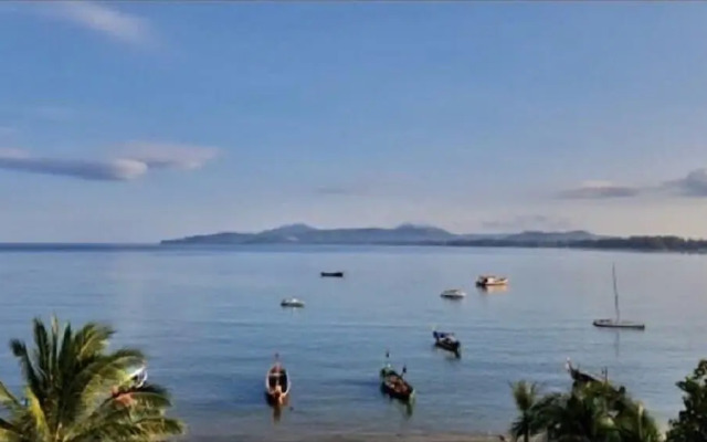 Beachfront Phuket Seaview Suites
