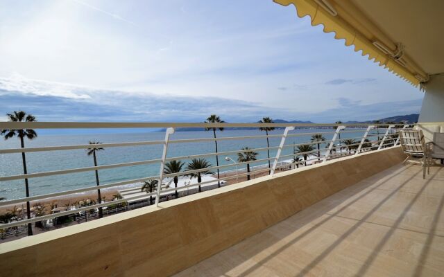 Wonderful seafront Apartment - 3-bedroom