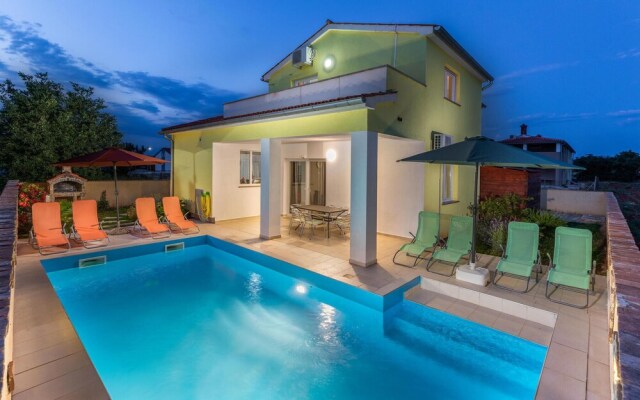 Beautiful Home in Valbandon With Wifi and 4 Bedrooms