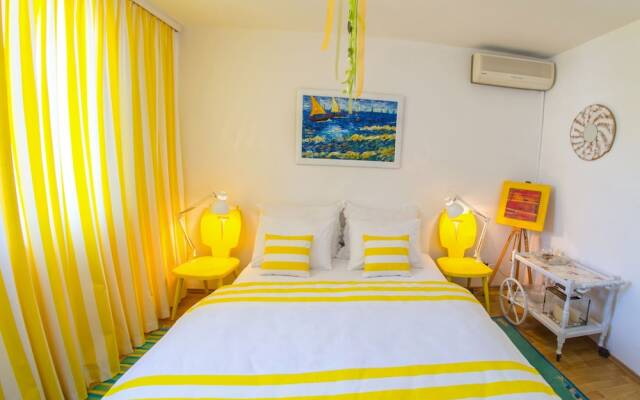 Yellow Lilly Mostar Apartment
