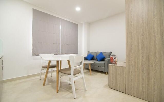 RedDoorz Premium near E-Town 3