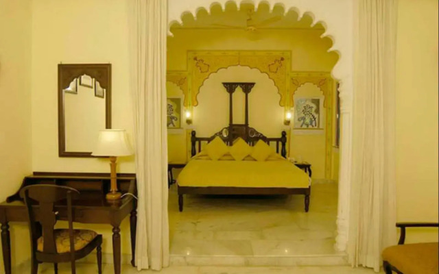 Swaroop Vilas - Lake Facing Boutique Hotel