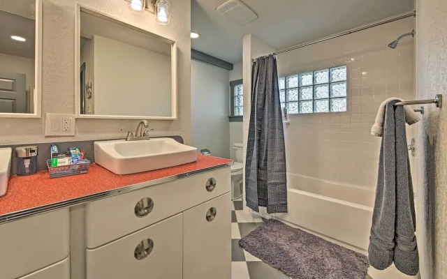 Retro Updated Blanco Abode - Steps to Main Street!
