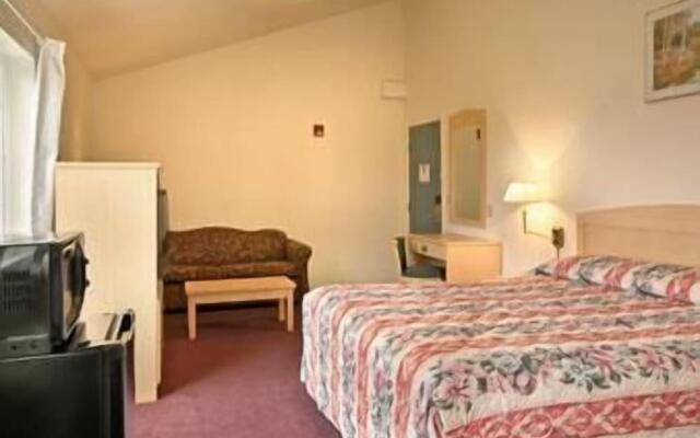 Super 8 Hayward Downtown