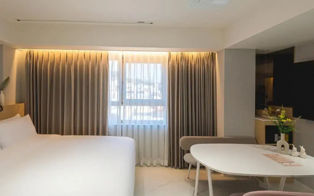 Asherah Villard Aqua Business Hotel