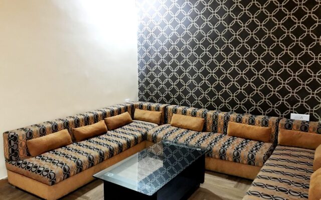 Hotel Manoj International